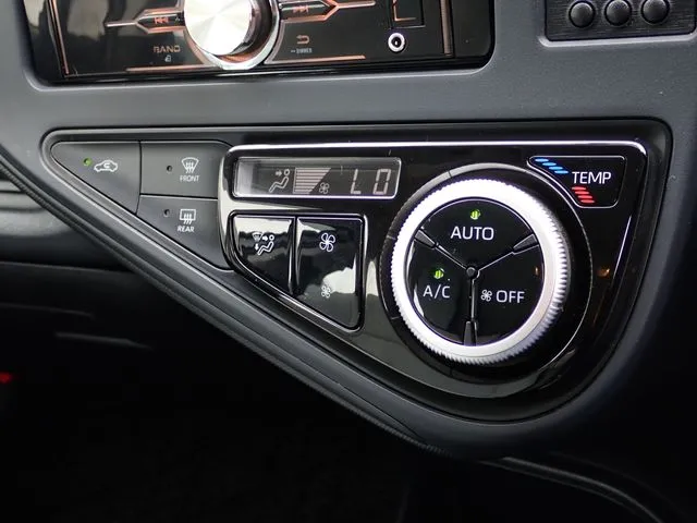 アクア（トヨタ）の車両写真