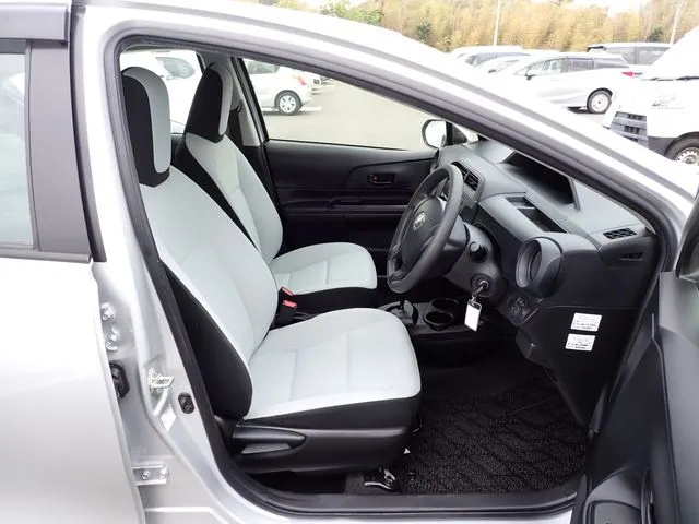 アクア（トヨタ）の車両写真