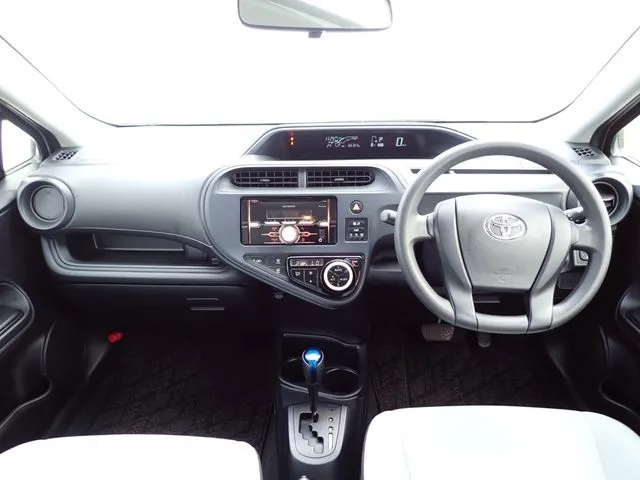 アクア（トヨタ）の車両写真