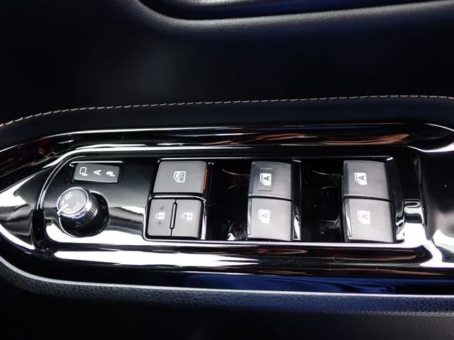 エスクァイア　ハイブリッド（トヨタ）の車両写真