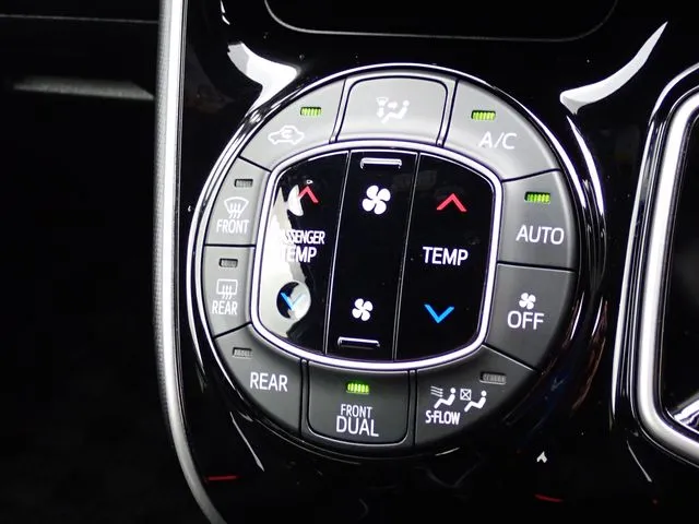 エスクァイア　ハイブリッド（トヨタ）の車両写真