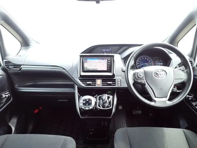 エスクァイア　ハイブリッド（トヨタ）の車両写真