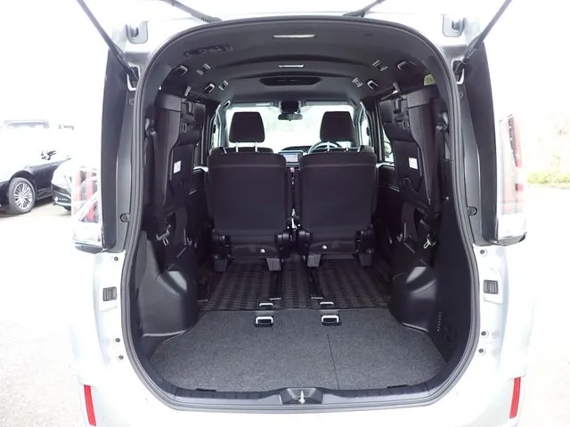 エスクァイア　ハイブリッド（トヨタ）の車両写真