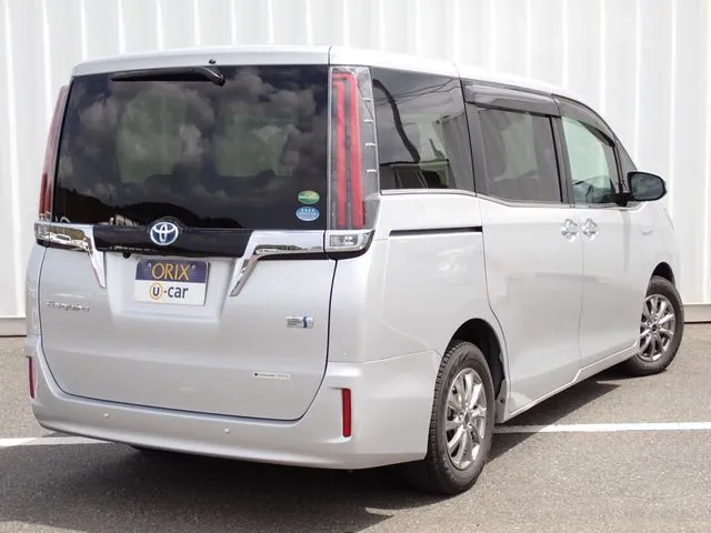 エスクァイア　ハイブリッド（トヨタ）の車両写真