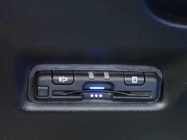 フィット　ｅ：ＨＥＶ（ホンダ）の車両写真