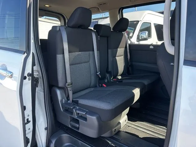 セレナ（ニッサン）の車両写真