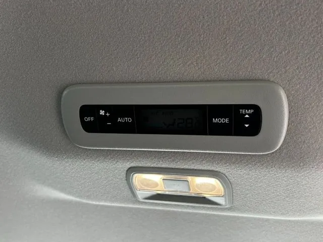 セレナ（ニッサン）の車両写真