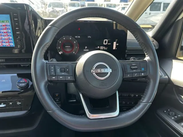 セレナ（ニッサン）の車両写真