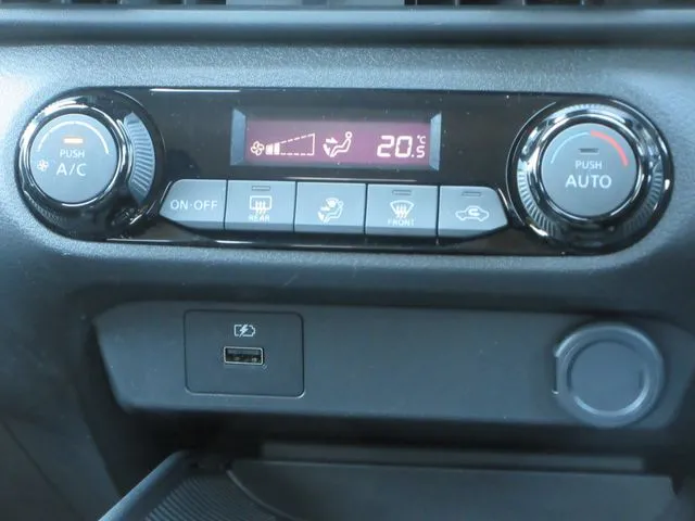 ニッサン　ノート