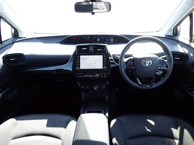 プリウス（トヨタ）の車両写真