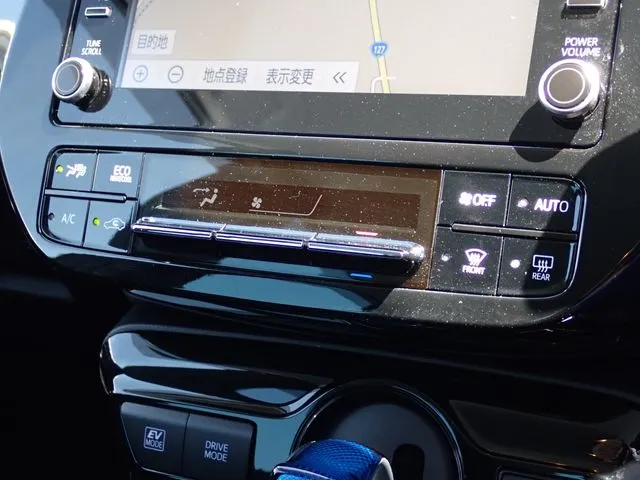 プリウス（トヨタ）の車両写真