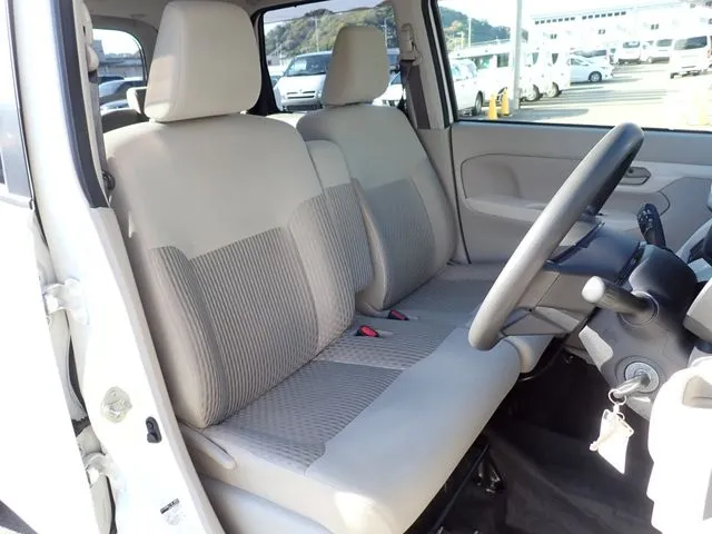 ムーヴ（ダイハツ）の車両写真