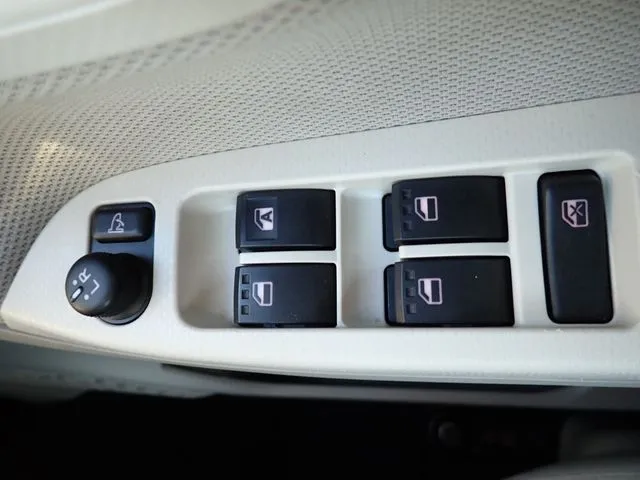 ムーヴ（ダイハツ）の車両写真