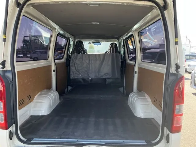 トヨタ　ハイエースバン　４ＷＤ