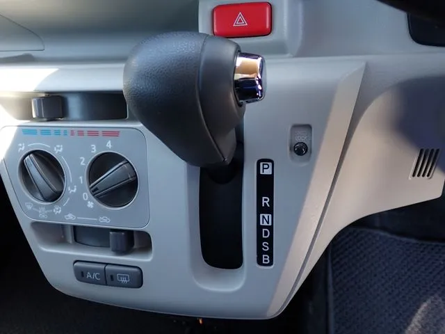 ミラ　イース（ダイハツ）の車両写真