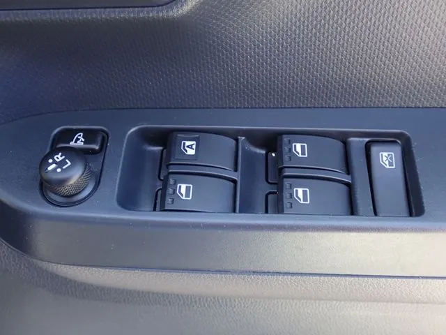 ミラ　イース（ダイハツ）の車両写真