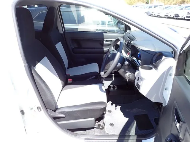 ミラ　イース（ダイハツ）の車両写真