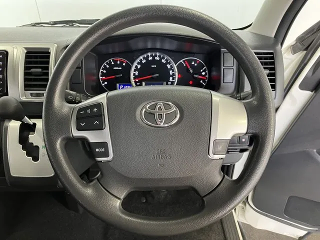 トヨタ　ハイエースバン　２ＷＤ