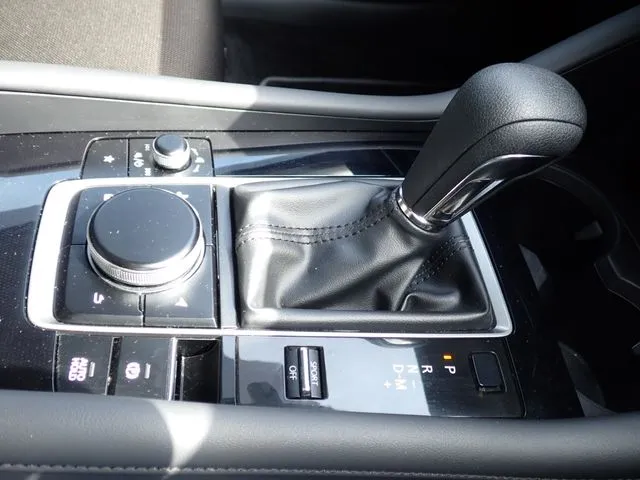 ＭＡＺＤＡ３　セダン（マツダ）の車両写真