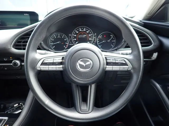 ＭＡＺＤＡ３　セダン（マツダ）の車両写真