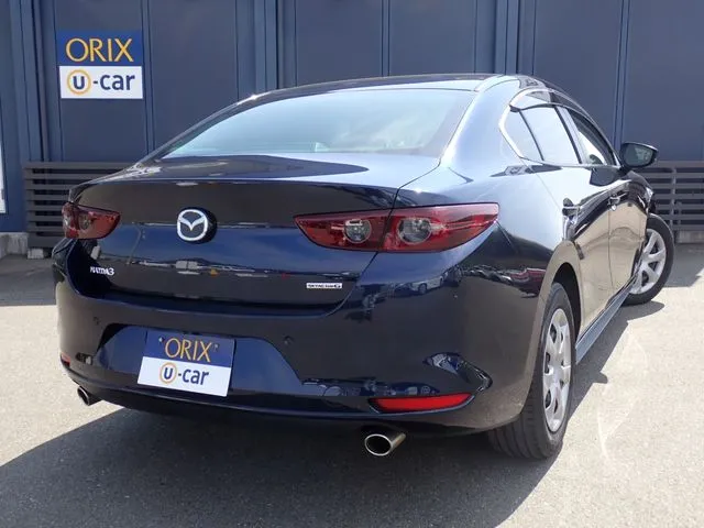 ＭＡＺＤＡ３　セダン（マツダ）の車両写真