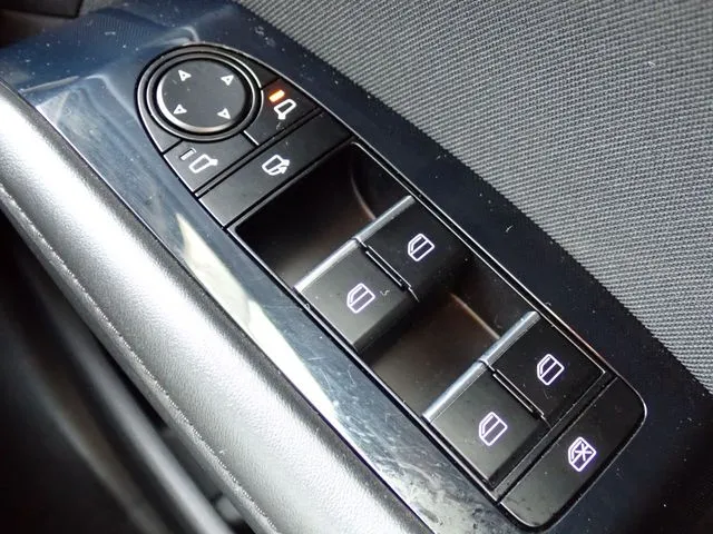 ＭＡＺＤＡ３　セダン（マツダ）の車両写真