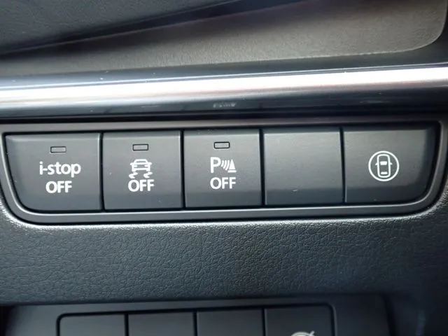 ＭＡＺＤＡ３　セダン（マツダ）の車両写真