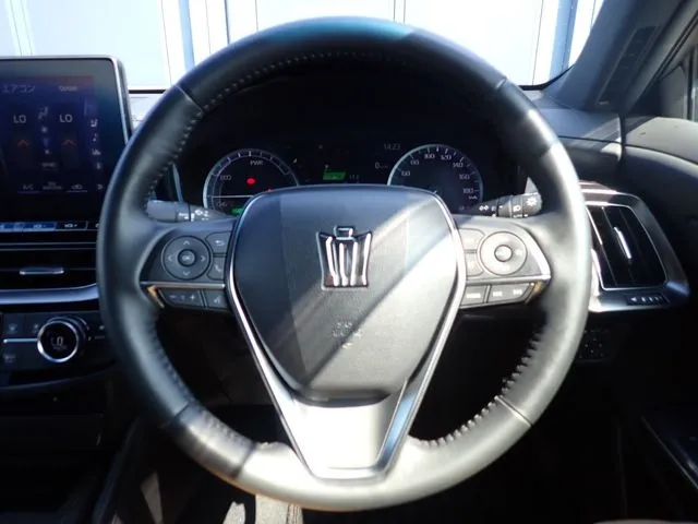 クラウン　セダン　ハイブリッド（トヨタ）の車両写真