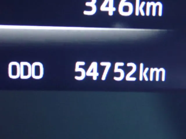 クラウン　セダン　ハイブリッド（トヨタ）の車両写真