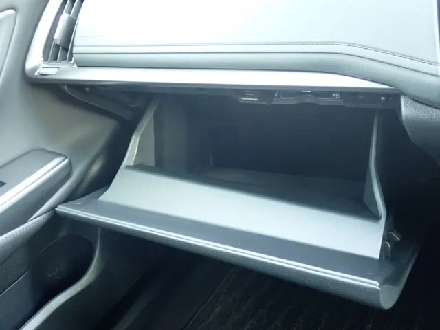 クラウン　セダン　ハイブリッド（トヨタ）の車両写真