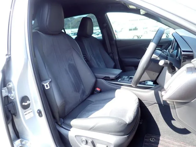 クラウン　セダン　ハイブリッド（トヨタ）の車両写真