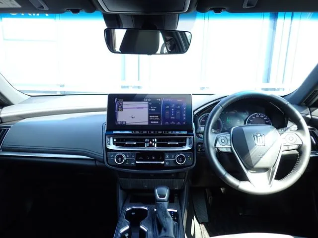 クラウン　セダン　ハイブリッド（トヨタ）の車両写真