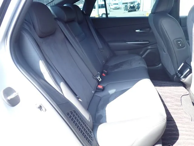 クラウン　セダン　ハイブリッド（トヨタ）の車両写真