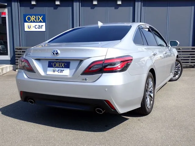 クラウン　セダン　ハイブリッド（トヨタ）の車両写真