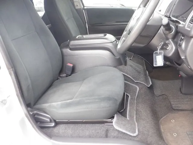 ハイエースバン　２ＷＤ（トヨタ）の車両写真