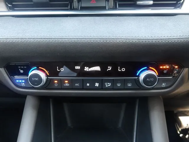 マツダ　ＭＡＺＤＡ６　セダン