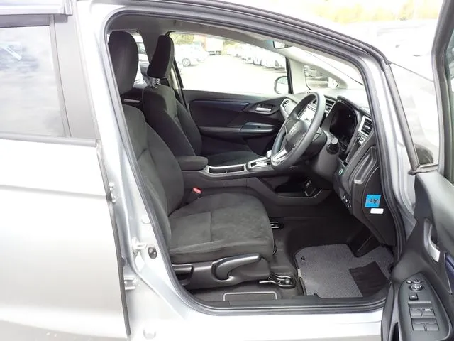 シャトル　ハイブリッド（ホンダ）の車両写真