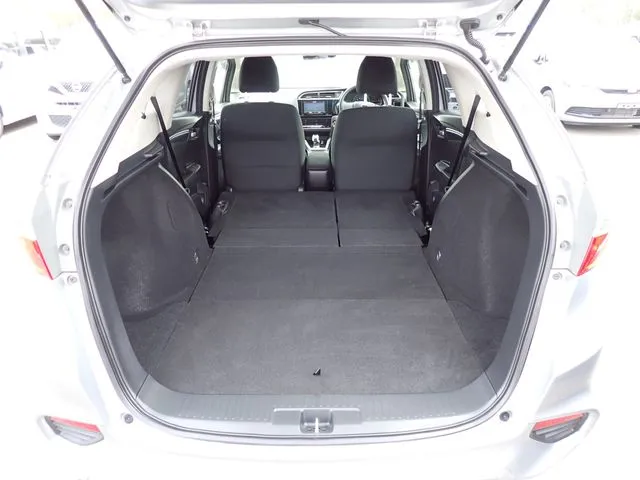 シャトル　ハイブリッド（ホンダ）の車両写真