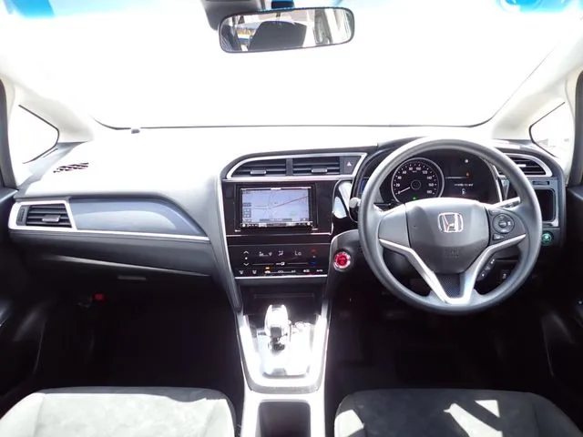 シャトル　ハイブリッド（ホンダ）の車両写真