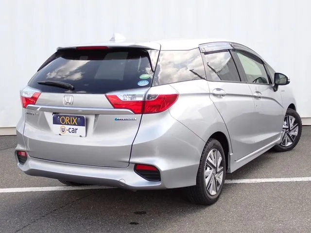 シャトル　ハイブリッド（ホンダ）の車両写真