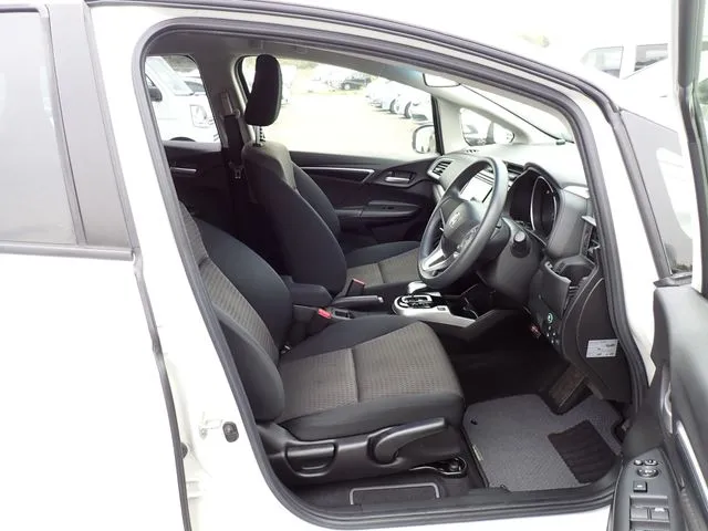 フィット　ハイブリッド（ホンダ）の車両写真