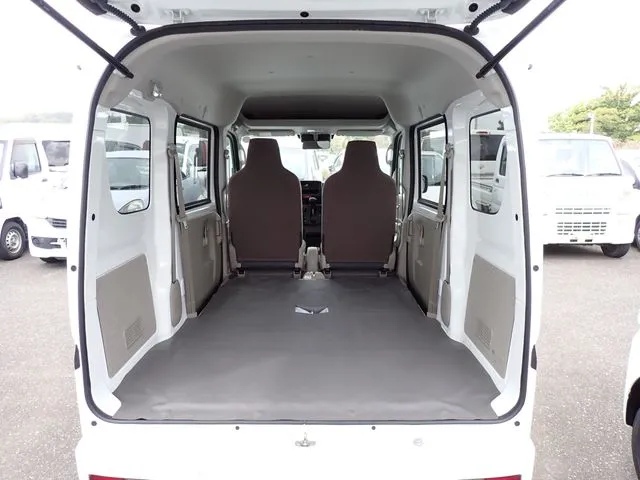 エブリイバン（スズキ）の車両写真