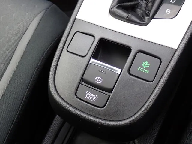 フィット　ｅ：ＨＥＶ（ホンダ）の車両写真