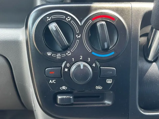 エブリイバン（スズキ）の車両写真