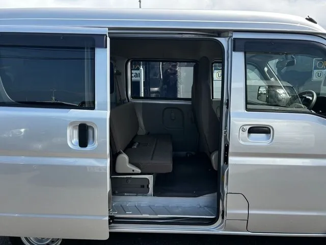 エブリイバン（スズキ）の車両写真