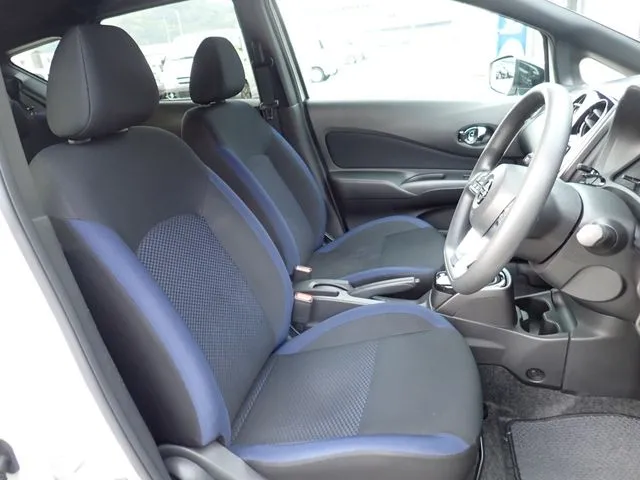 ニッサン　ノート