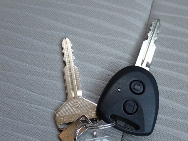 ミラ　イース（ダイハツ）の車両写真