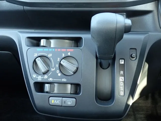 ミラ　イース（ダイハツ）の車両写真