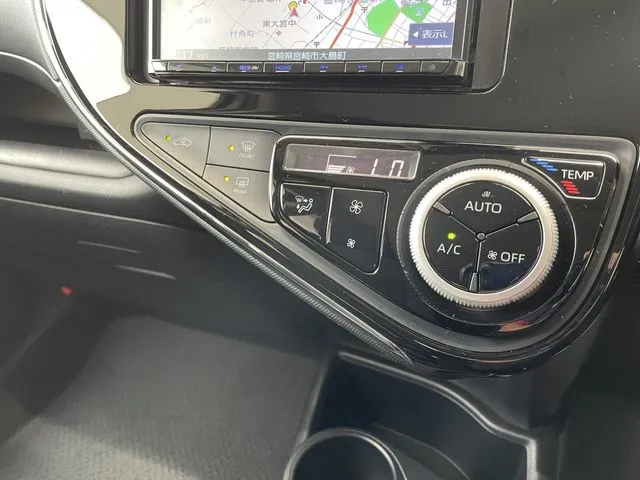 アクア（トヨタ）の車両写真