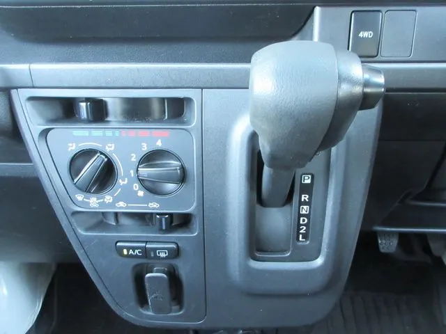 ダイハツ　ハイゼットカーゴ　４ＷＤ